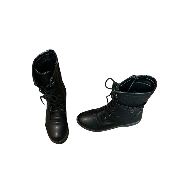 🔴 SOLD Ardene Quilted Cap Toe Combat Boots 🥾 - Picture 4 of 6